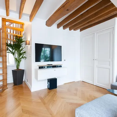 De Luxe, Opera-louvre Apartment Paris