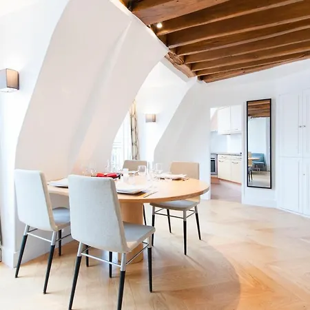 De Luxe, Opera-louvre Apartment